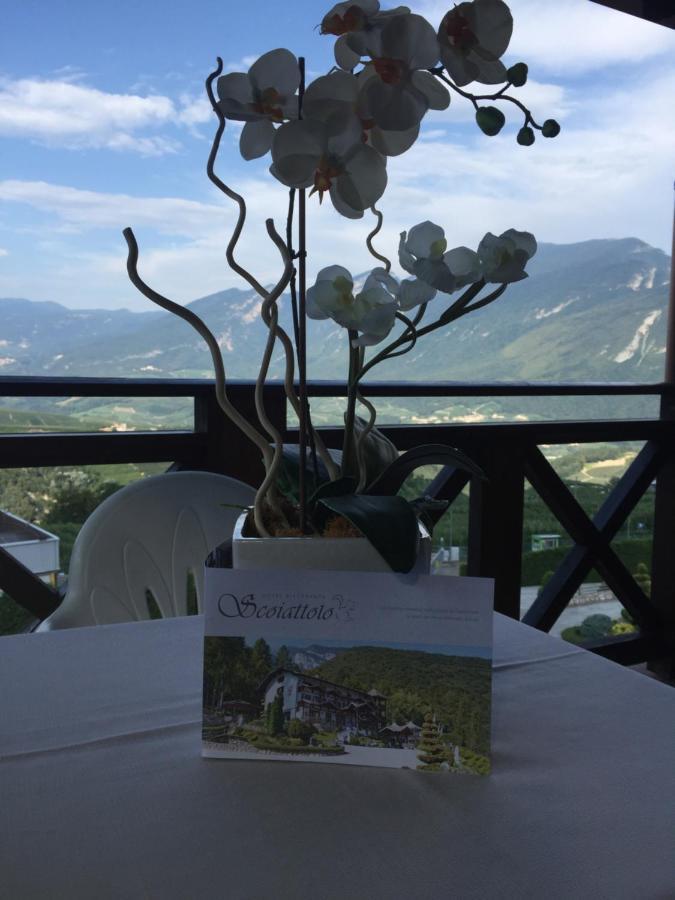 Hotel Ristorante Scoiattolo Sporminore エクステリア 写真