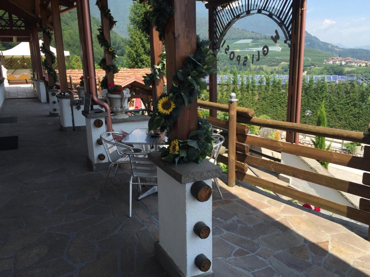Hotel Ristorante Scoiattolo Sporminore エクステリア 写真