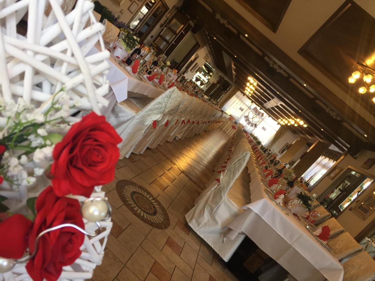 Hotel Ristorante Scoiattolo Sporminore エクステリア 写真
