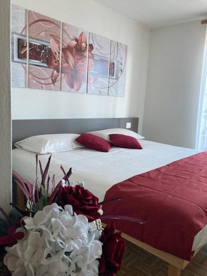 Hotel Ristorante Scoiattolo Sporminore エクステリア 写真